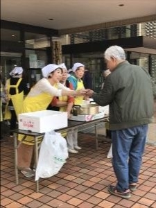 炊き出し1